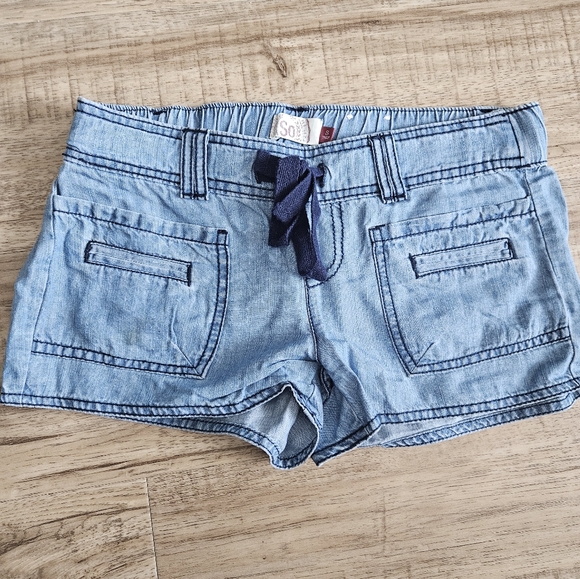 Women's Shorts - Picture 1 of 2